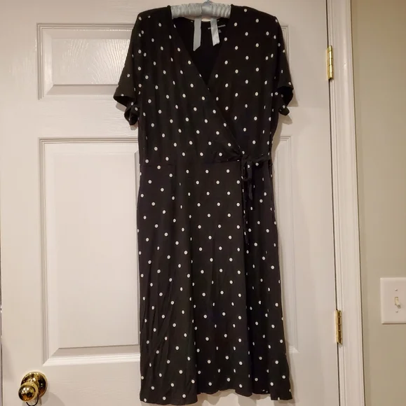 Amazon Essentials Set Of 2 Retro Wrap Dresses - Picture 3 of 8